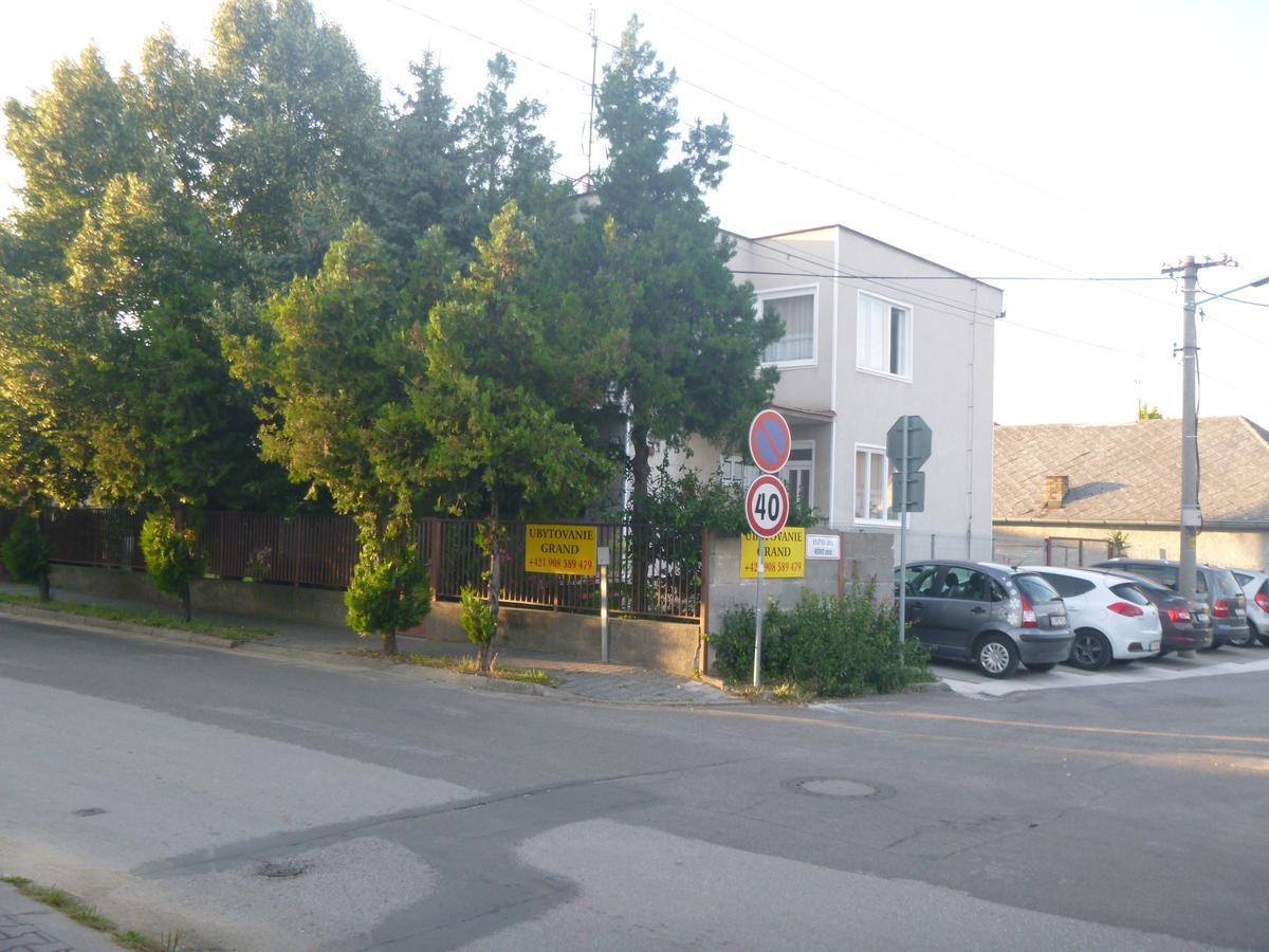Apartmanovy Dom Grand Štúrovo المظهر الخارجي الصورة